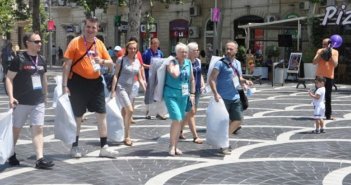 Hər gün Azərbaycan üçün 200 dollar xərcləyirlər