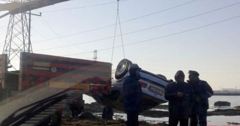 Maşın yoldan uçub gölə düşdü - Bakıda