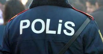 Polisi də bıçaqladı, özünü də...