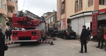 Bakıda bina yanıb - Yaralı var