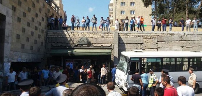 Avtobus körpüyə çırpıldı: yaralılar var