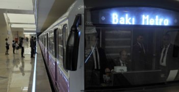 Bakı metrosunda həyəcan: kişi relslərin üstünə yıxıldı, qan içində... Bakı metrosunda həyəcan: kişi relslərin üstünə yıxıldı, qan içində...