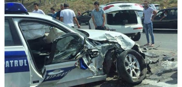 Polis maşınını əzdilər